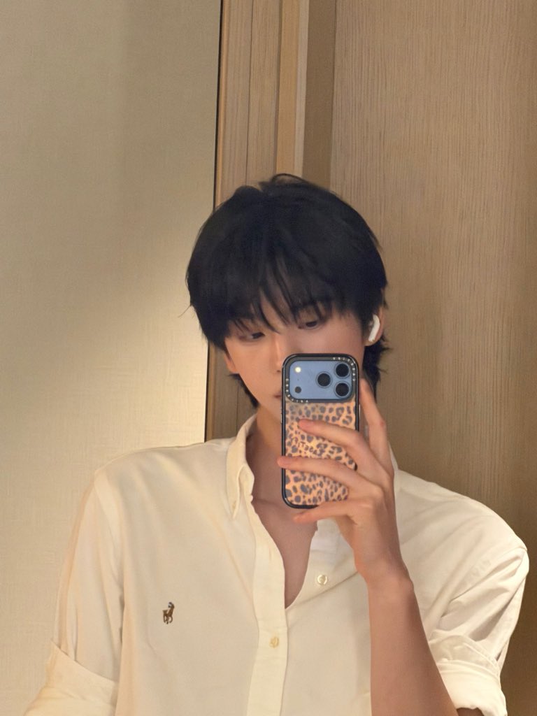 gunbooki's tweet photo. who’s his target audience https://t.co/Jn1LH8u3lt