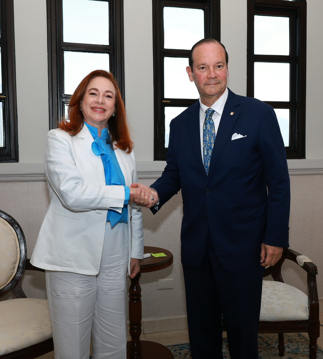 mfespinosaEC's tweet photo. Fue un honor reunirme con S.E. Javier Martínez-Acha, canciller de Panamá. El país desempeña un papel estratégico para las Naciones Unidas como hub regional. Reconocí el apoyo que brinda a las agencias, fondos, programas que, desde Panamá, acercan la labor de la Organización a las realidades de América Latina y el Caribe.

Conversamos también sobre la seguridad marítima y la importancia de la Convención de las Naciones Unidas sobre el Derecho del Mar como marco para proteger la libertad de navegación, la vida humana en el mar y nuestros océanos.

Finalmente, intercambiamos perspectivas sobre las dinámicas y los desafíos de la región, incluida la situación de Haití. Aprecié especialmente la claridad de su lectura. Por su historia y su geografía, desde el Congreso Anfictiónico de 1826, Panamá ocupa un lugar especial en la integración latinoamericana y es un puente estratégico entre nuestra región y el mundo.

@javierachapma @CancilleriaPma @panamaonuny @Embpanamausa