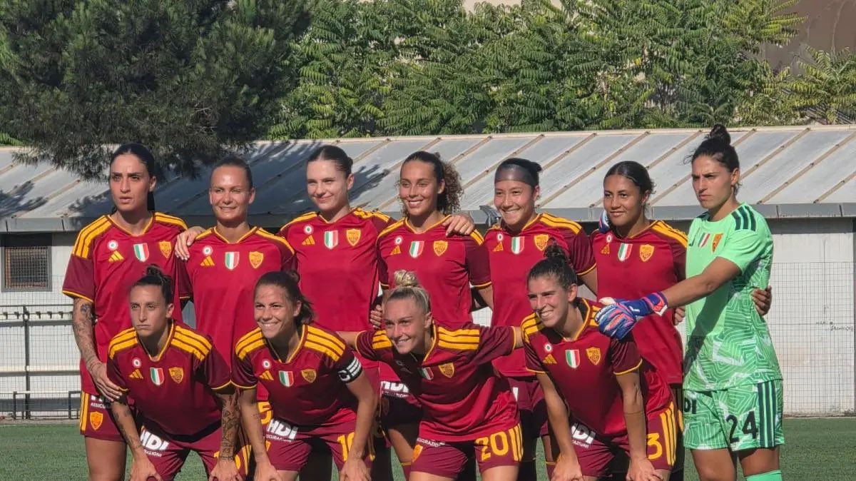 RG1927's tweet photo. Al termine del primo dei tre tempi da 30 minuti dell’amichevole contro la Ternana, la Roma è avanti 2-0.

In gol Piemonte (su assist di Giugliano) e Oliviero. 🐺💛❤️

#RagazzeGiallorosse
#ASRomaFemminile https://t.co/puwiIu78Gz