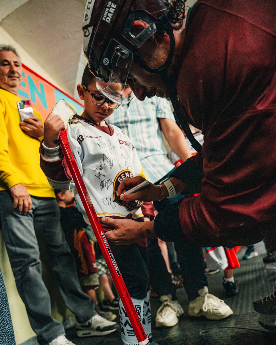 officialGSHC's tweet photo. 𝐋𝐚 𝐅𝐚𝐦𝐢𝐥𝐥𝐞 𝐆𝐫𝐞𝐧𝐚𝐭 🦅 😍

Merci à tous d'avoir assisté à l'entrainement ouvert au public aujourd'hui ! 🙌 https://t.co/IE5FHH8isU