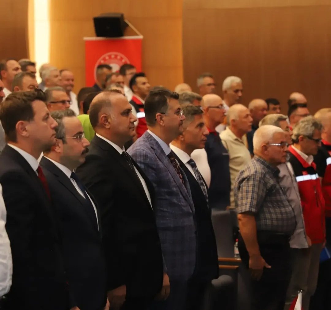 tkdktekirdag's tweet photo. Çorlu TSO'da gerçekleştirilen "Tarımsal Krediler ve Kırsal Kalkınma Destekleri Paneli"ne katıldık.
Panele üreticiler ve tarım sektörü paydaşları katıldı. TKDK Tekirda�� İrtibat Ofisi Uzmanı Kadir Ferit Karaarslan Kurumumuz ve IPARD destekleri ile ilgili katılımcılara bilgi verdi. https://t.co/2k1ktffTeg