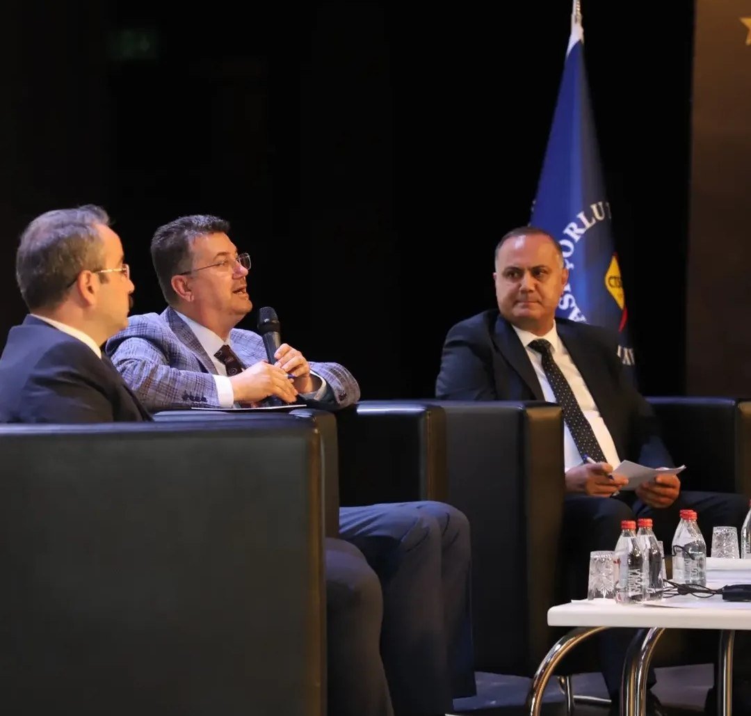 tkdktekirdag's tweet photo. Çorlu TSO'da gerçekleştirilen "Tarımsal Krediler ve Kırsal Kalkınma Destekleri Paneli"ne katıldık.
Panele üreticiler ve tarım sektörü paydaşları katıldı. TKDK Tekirda�� İrtibat Ofisi Uzmanı Kadir Ferit Karaarslan Kurumumuz ve IPARD destekleri ile ilgili katılımcılara bilgi verdi. https://t.co/2k1ktffTeg