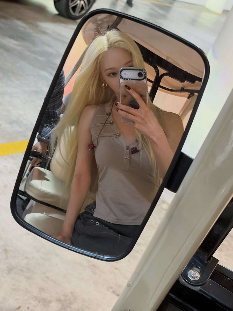 yjmsmine's tweet photo. “who wants to ride” ME ASFF THE FUCK YOU MEAN https://t.co/azH0QbLRx9