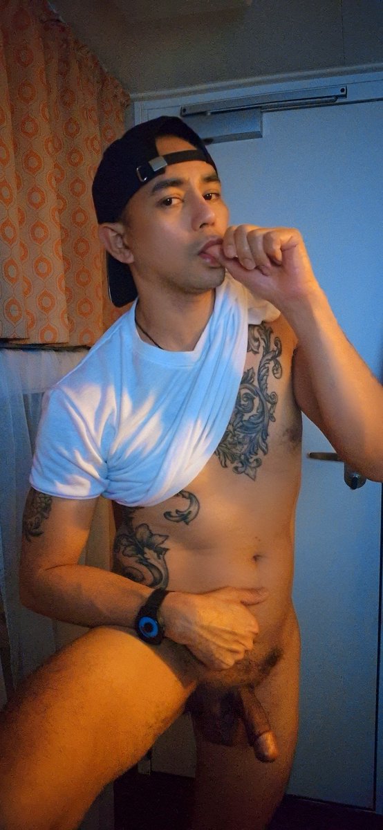redchino2's tweet photo. Alam nyo ba natutulog ang cabin mate ko tapos ito tayo nag papautog naglulu na sab ta ani ba..#seaman #palautog 🌊🚢🍌👊💦💦💦🇵🇭🇺🇲🇬🇧🇧🇷🇨🇳🇯🇵⚓️🛳 https://t.co/LFA7gkAgNc