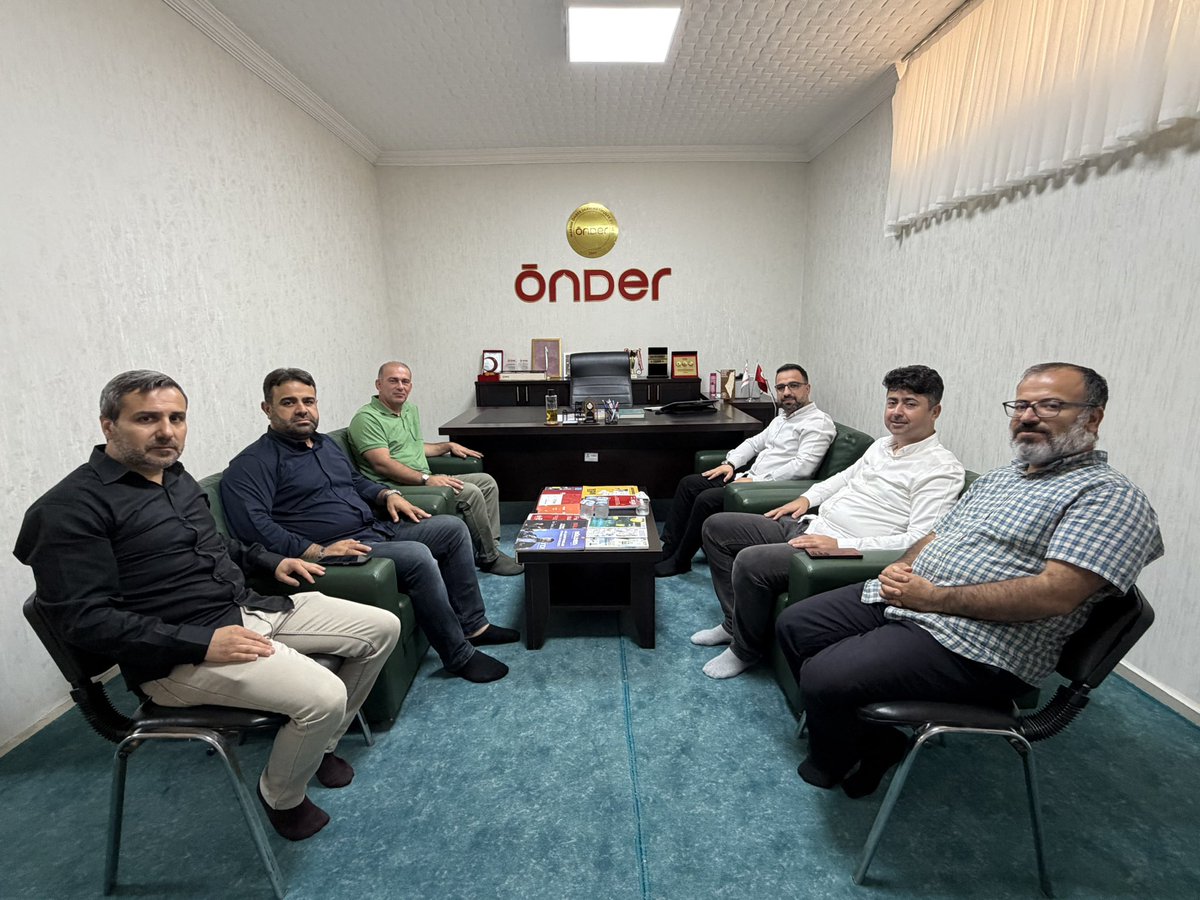 ondermardintr's tweet photo. Yeşilay Mardin Şube Başkanı Sayın Ferit Akdağ ve kıymetli yönetimini derneğimizde ağırladık.

Ziyarette gençlerimiz, bağımlılıkla mücadele ve toplum yararına yürütülebilecek ortak çalışmalar üzerine istişarelerde bulunduk.
@aceylantr @tuncay_akkoyun @ekremerdemm @enesgunes47 https://t.co/W1hYCi3HzR