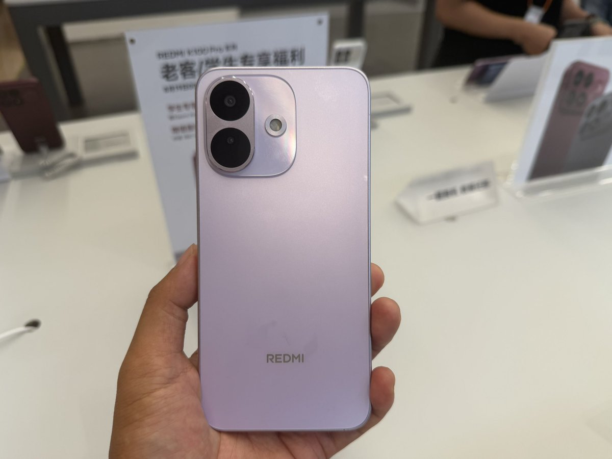 smartphonesfans's tweet photo. Oppo a7promax &amp; Redmi Note17 hands on. #oppo #redmi #oppoa7promax #redminote17 https://t.co/WkstZWP6tV