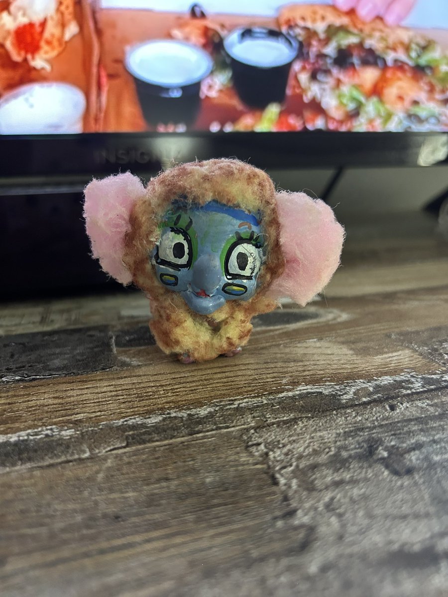 groovyhjinks's tweet photo. Jeremy Hillary Boob PHD LPS custom I made !! :D 

#thebeatles #beatlestwt #YellowSubmarine https://t.co/J3qnQrPsow