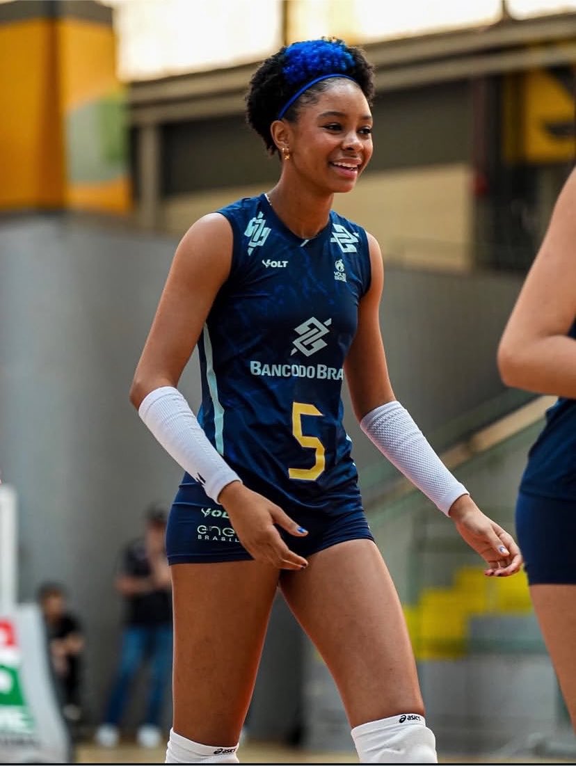 Limite_Volei's tweet photo. Me entristece toda vez que eu vejo uma foto da Chokito e saber que ela foi cortada por puro capricho 🇧🇷😠 https://t.co/96OcSO57KP