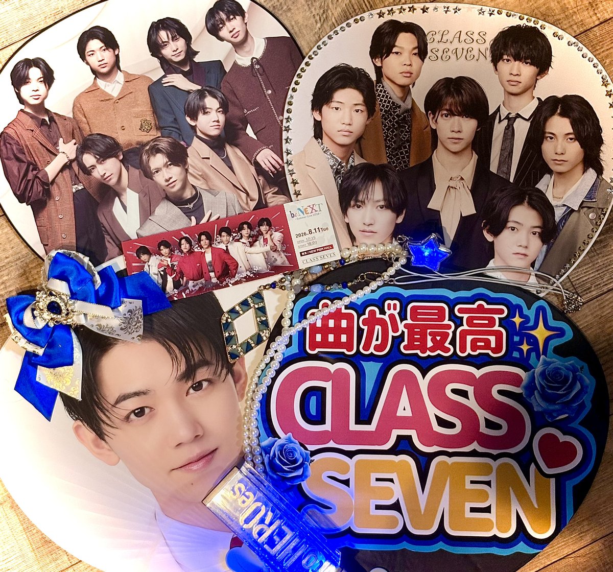 Kanda_tobe's tweet photo. 【セトリのネタバレはありませんが色んな角度の想いが溢れて長文です】

#beNEXT 8/11夜公演
最後列BOSS🕶️と一緒に真剣な眼差しで後輩ステージを見守る北山兄貴
北海道公演終わって戻ってきたばかりかつ多忙スケジュールの合間でお疲れのはずなのに、ずっっっと直立
MCタイムの前にそっと席を外し会場が暗くなったら静かに戻ってくるを何度か繰り返され、ほぼ最後までいました😭

#CLASSSEVEN 7人の想いと軌跡がつめこまれた滝沢社長演出の神構成でしたが、

#TOBE 大東立樹も、新たなメンバーDeePalsも、7人一緒のC7になってからも、後輩としてどれだけたくさんの場面で北山君に支えて貰ったことか...涙

TOBE（ではもう難しいと思っていた）初めての地上波 先陣を切ってくれた時、まだグループ名の無かった彼らの何人かをバックダンサーとして引き連れ、
初単独の乱心では大切な大切な曲『ヒロイン』のピアノ伴奏に抜擢、バックダンス、MCで紹介（ここで高田憐が世間に広く認知され始めた）
その後のツアーでもステージの機会を何度もいただいて、デビュー前も後もYouTubeでいっぱい紹介して貰って。

アーティストとは、LIVEとは、バラエティの立ち振舞いとは、ファンに感謝を伝えるとは、事務所の先輩達の背中を見てたくさんの事を学び、あれからもう2年半経ったのかと昔の自分の投稿を見返して懐かしい気持ちになりました

リリイベ握手会やフェス出演、きめ細やかなSNS対応を通してあっという間にたくさんのファンが増えたC7ですが、

私がC7を応援している理由は
　　　
　『曲が最高だから』　に尽きます。

美しい旋律、手足をしなやかに使った繊細な振付、伸びやかで力強く存在感ある大東立樹の唯一無二の歌声、7人の声やダンスが重なった時の心地良さ
そこへ滝沢社長の演出が加わり、未完成だからこそのたまらない魅力を感じた素晴らしいステージでした！！！

CLASSSEVENを結成してくれて感謝

追記：お立ち台の髙野秀侑くんの美しさに圧倒され目の前なのにファンサうちわ出すのをすっかり忘れてしまい御尊顔を凝視してあっという間に神タイム終了（猛省）