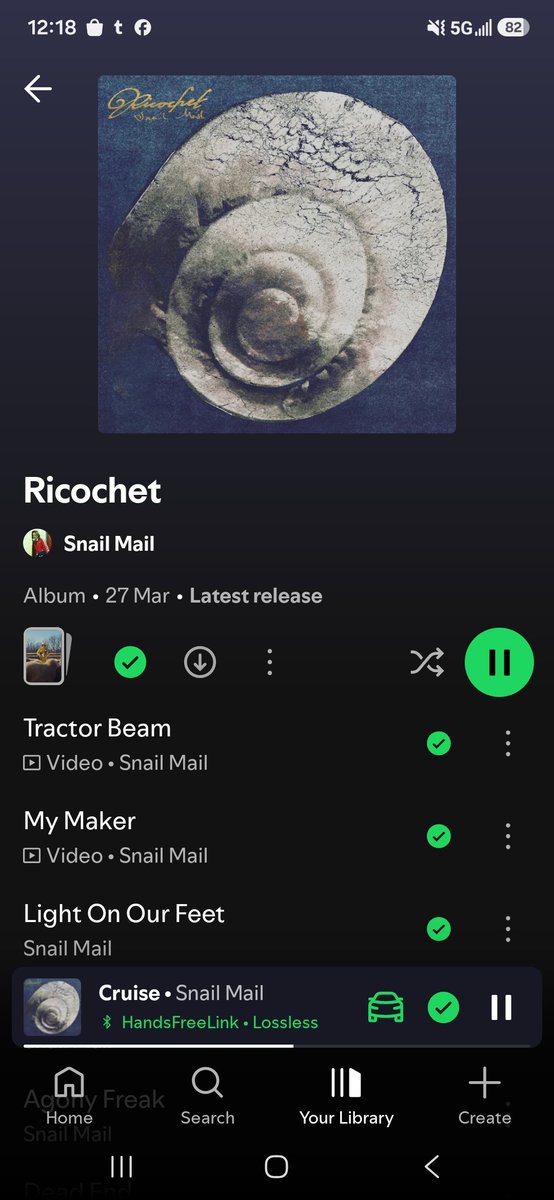 Jaburolsd's tweet photo. So this new snail mail fucking slaps. Feels like Summer! https://t.co/r0HsTQABw2