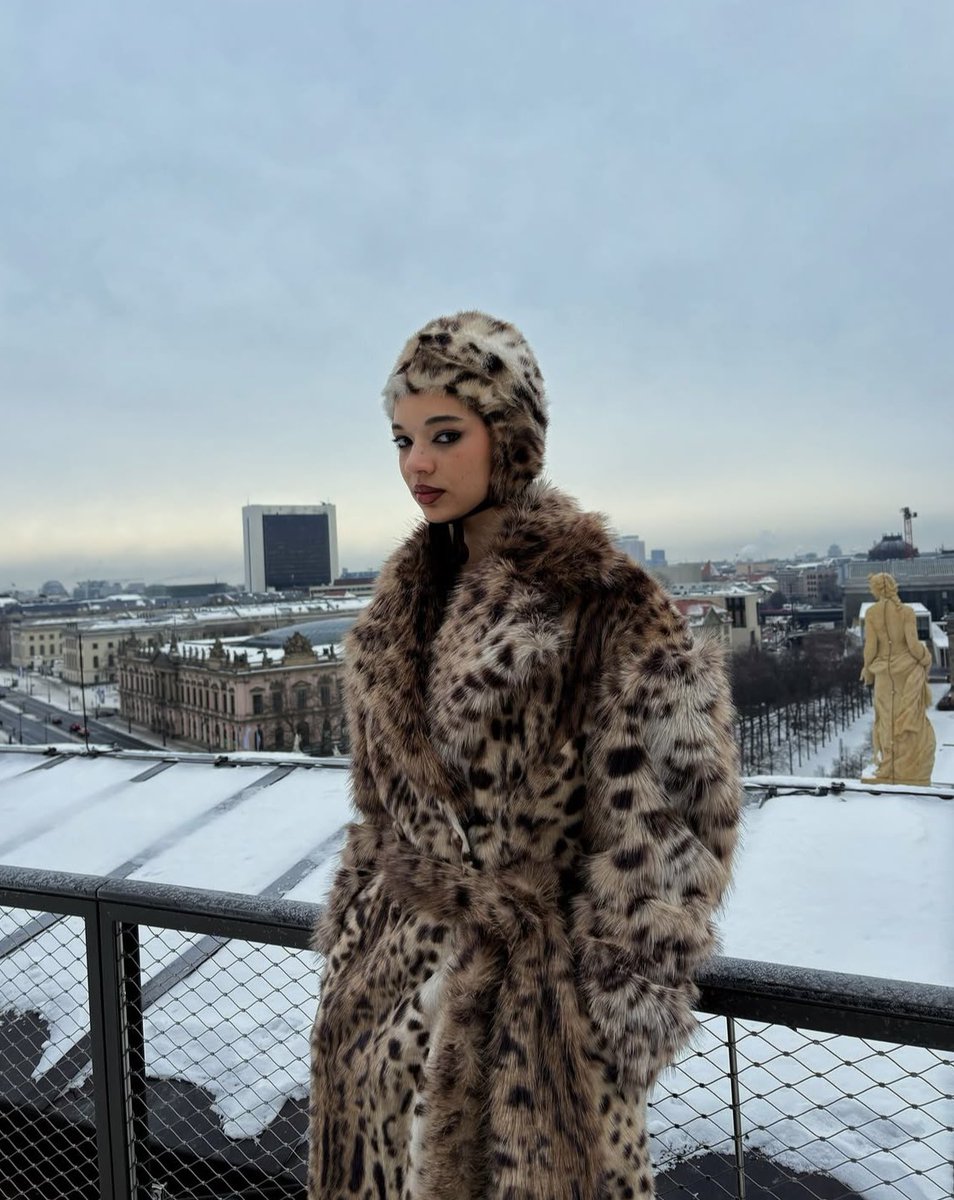 bezcore's tweet photo. this tanzyn look i still think about it all the time https://t.co/OonQnpdW29