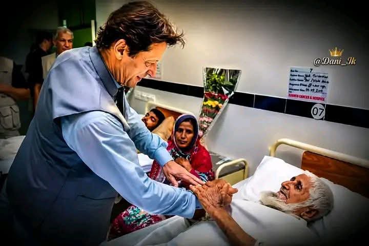 aminuallah10's tweet photo. مفت کینسر ہسپتال دینے والے کو آج ہسپتال میسر نہیں، مردہ ضمیر قوم کا بہادر اور زندہ ضمیر لیڈر
عمران خان
#27SeptemberTsunamiReturns https://t.co/JNCMu7VgGF