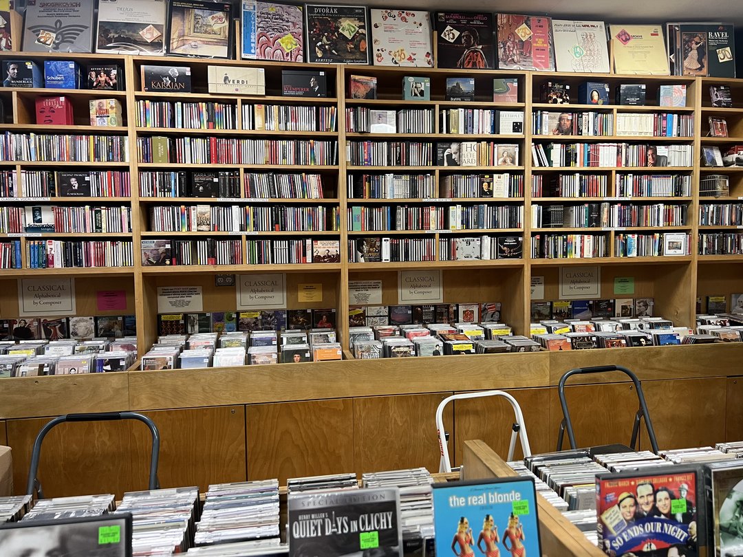 Bria_Aur's tweet photo. My favorite record store in New York. https://t.co/NlL7doi6Li