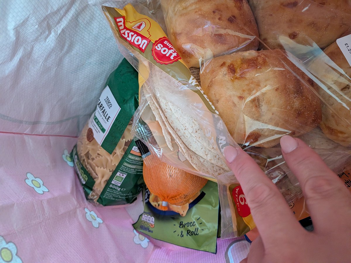 Oh_You's tweet photo. I've had a delivery this morning. When putting it away I noticed the wraps were open. It's a resealable packet on its normal opening. This was the side. So won't keep the item as fresh as it should. 
@Tesco https://t.co/IpzZ2bXbMa