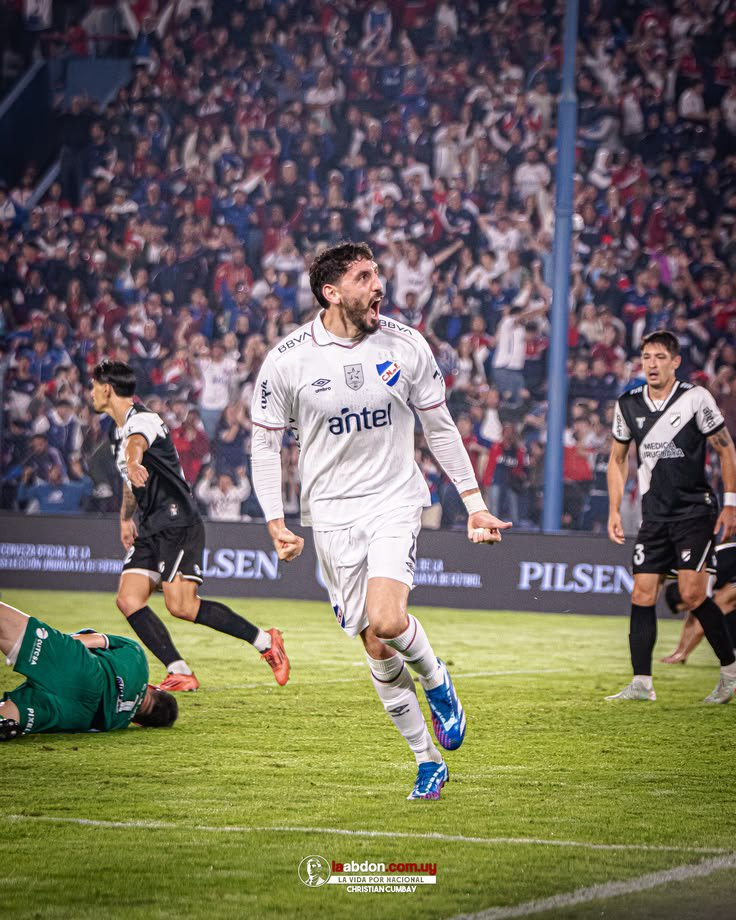 laabdon's tweet photo. QUÉ HACEMOS CON ESTO? 🤔🇫🇷

Desde Argentina señalan que Agustín Rogel está en la órbita del Vasco Arruabarrena para reforzar a Boca.

¿Lo dejás ir si llega una buena oferta o es clave para lo que se viene en Nacional? 🔵⚪🔴

💬 Te leemos en los comentarios.

ℹ️ @BocaJrsSports https://t.co/dCWH7SGPyv