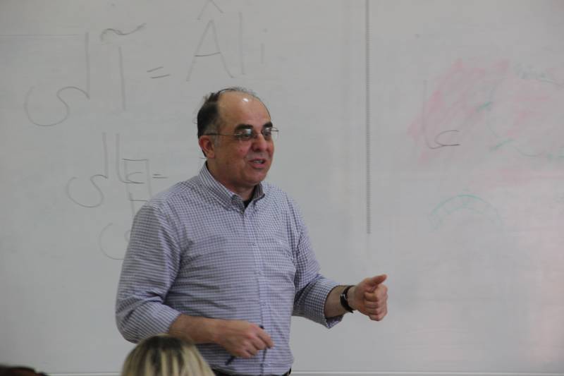 SauSociology's tweet photo. Sadece akademik çalışmalarıyla değil; öğrencilerine gösterdiği şefkat, yetkin yönlendirmeleri ve her şartta koruduğu mütevazı duruşuyla hepimizin hayatında derin izler bıraktı.
Geyve'deki bahçeli evinde, kitaplarıyla sade bir hayat yaşadı.
@mkemalsan https://t.co/AZavfqWAAo