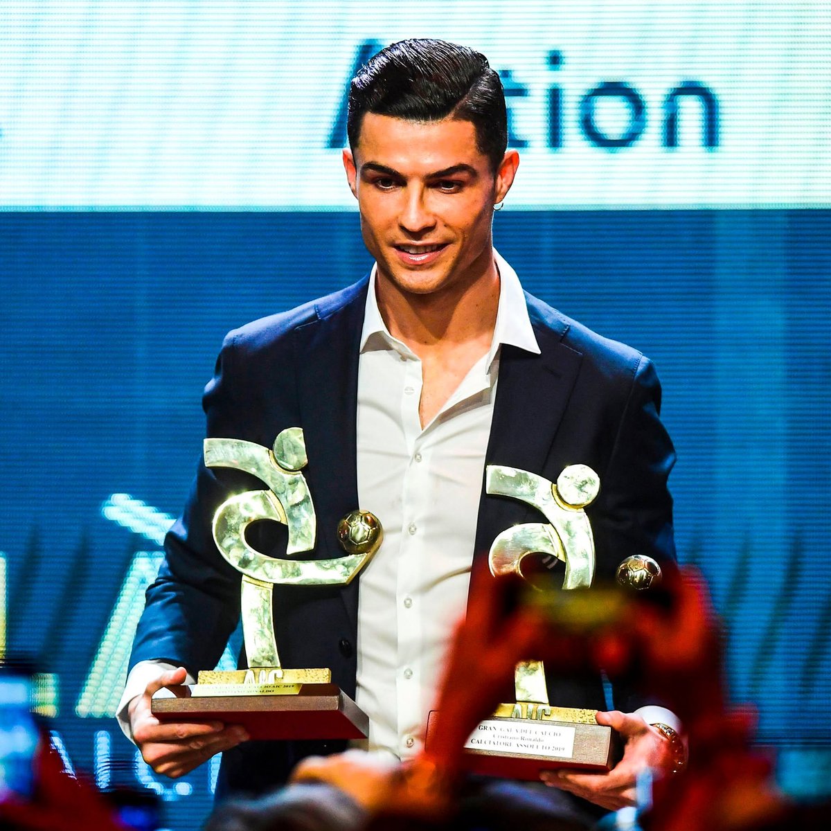 KDCGlobal_'s tweet photo. 🚨SERIA-A MVP Award 🐐🏆

Ronaldo has been the best player in 

- Premier League
- La Liga
- Seria A
- Saudi League

He has also won Golden boot at each of these leagues, scoring 100+ goals for each of the teams he played for in these leagues.

4 DIFFERENT LEAGUES, SAME RESULT (if you include Saudi)

complete football you say? 👂🏽