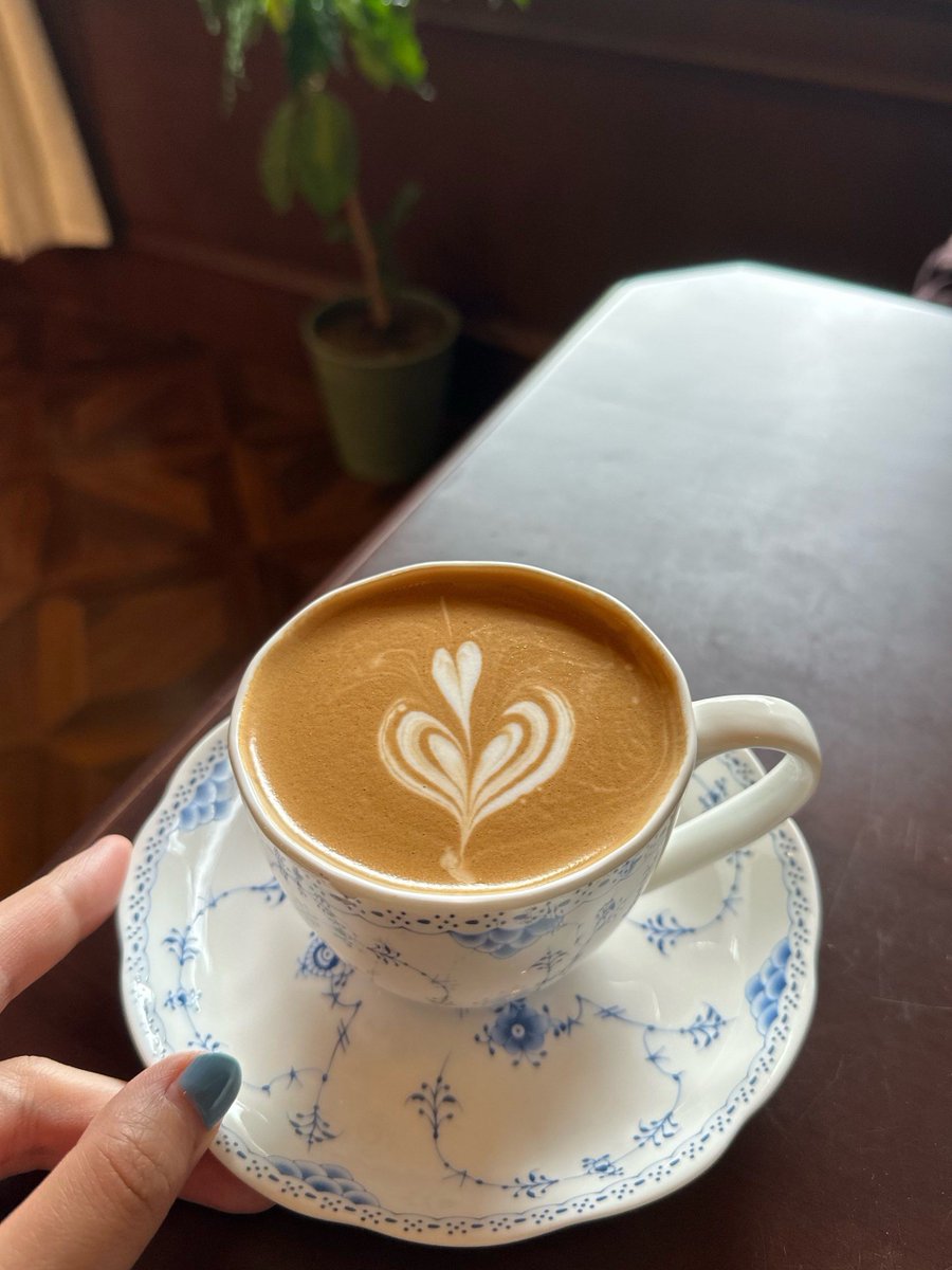 Fair_JEN's tweet photo. Just finished a warm cup of coffee while watching the sunset—this is the perfect chill break after a busy week. No plans, no rush, just quiet joy. https://t.co/thZymra5iy