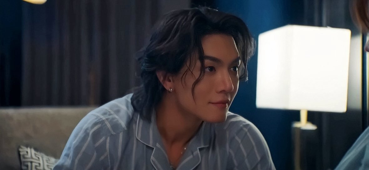 rudylili2612611's tweet photo. Everyone expects a lot from Nakhun, that he can be a caring partner to his Omega, but who thinks about Nakhun? He too is in this bond he didn't want, but he's adapting as best he can. Both of them need to make an effort.

TRUST THE KNOT EP7

#KNOTseriesEP7 https://t.co/g0ZApo2dJP