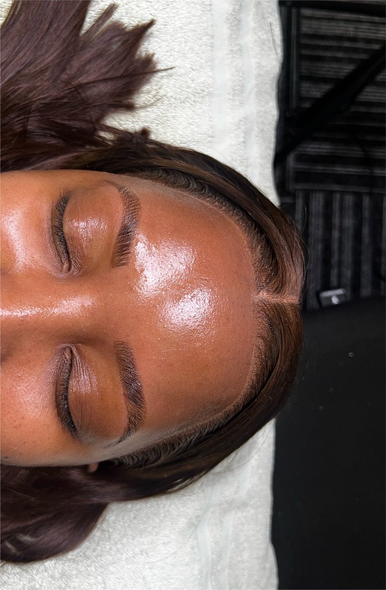 kat_msng's tweet photo. I’m an aesthetician 🤍
I run a beauty studio in Rivonia. 
My niche is waxing and I also offer brow, lash, face and body treatments ✨ https://t.co/69QZyKxjo0
