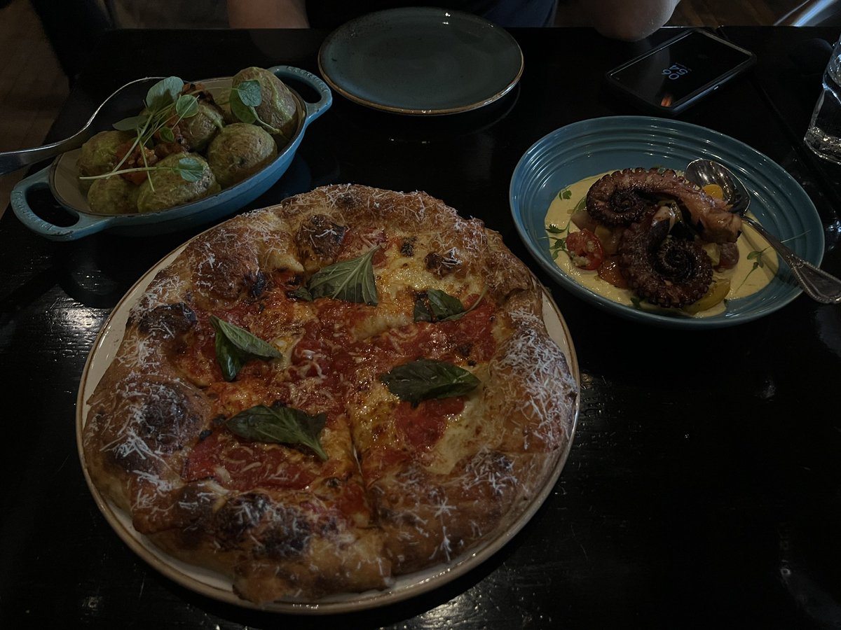 strivin4starvin's tweet photo. Anniversary Dinner, 0 cals ❣️ https://t.co/OSbi6WDlZj