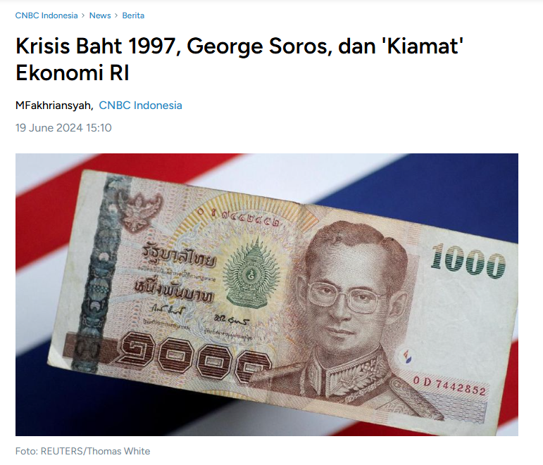 SIVENNN5s's tweet photo. Yang beneran Soros lakuin berdasarkan fakta yang ada :

Yang beneran dia lakuin:

Short Baht Thailand, Soros awalnya melakukan spekulasi terhadap mata uang Baht Thailand, dan kurs Baht pun terus merosot hingga 60% dalam tiga bulan. Ini titik picu awal krisis regional Quantum Fund emang salah satu pemain yang short Baht pas Thailand masih coba defend currency peg-nya pake cadangan devisa. 

Efek psikologis pasar begitu Baht jebol dan nama besar kayak Quantum Fund kecium terlibat, market jadi panik dan mulai nyerang mata uang Asia lain (Rupiah, Ringgit, Won) karena investor mikir "kalau Thailand aja bisa jatuh, negara lain yang fundamentalnya mirip pasti juga rentan". Ini yang disebut contagion effect.

Yang jadi tudingan/klaim (belum tentu benar):

Short Rupiah secara langsung ini yang masih debatable. Nggak ada bukti kuat/publik yang nunjukin Quantum Fund short Rupiah dalam skala besar kayak yang mereka lakuin ke Baht atau dulu ke Poundsterling. Rupiah lebih banyak kena getahnya dari contagion + fundamental domestik yang emang rapuh (utang swasta luar negeri numpuk dalam USD, current account defisit, sistem perbankan lemah, KKN).

Soros sendiri ngebantah jadi biang keladi dia bilang perannya di krisis Asia itu dilebih-lebihkan, dan justru dia klaim rugi (bukan untung) di periode itu beda banget sama cerita sukses dia pas Black Wednesday 1992 lawan Bank of England yang emang profit gede.