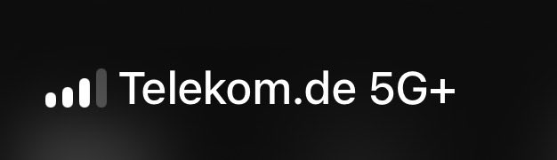 maximf_'s tweet photo. Habe ich was verpasst oder bin ich jetzt auf einmal in USA? Seit wann 5G+ Branding?? Voll geil haha @deutschetelekom hoffentlich bleibt das so?
Carrier Bundle 72.0.1
#Telekom #5G+ #iOS27Beta5 #iOS27 #iOS27Beta https://t.co/llQQ7s8oFT