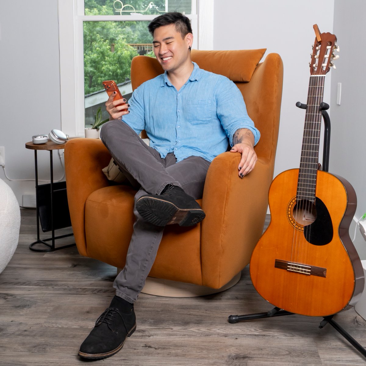 Plugiloinc's tweet photo. Shopping for a new instrument is exciting, but tracking wood types, pricing, and specs across open browser tabs is a headache. 🤯 With plugilo, you can pull every marketplace listing and spec sheet directly into its own clean, structured visual Card. 
https://t.co/DIwbw7kyXX https://t.co/pwBCwz98Xq