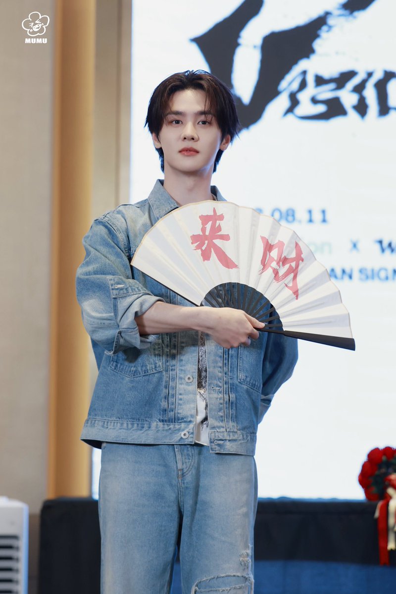 nuomunuomu0101's tweet photo. 「20260811   鸢 (Vision Wings) KMS上海线下签售DAY1」#KUN #钱锟 #쿤 #WayV #威神V
#クン https://t.co/6ylKSK7RXW