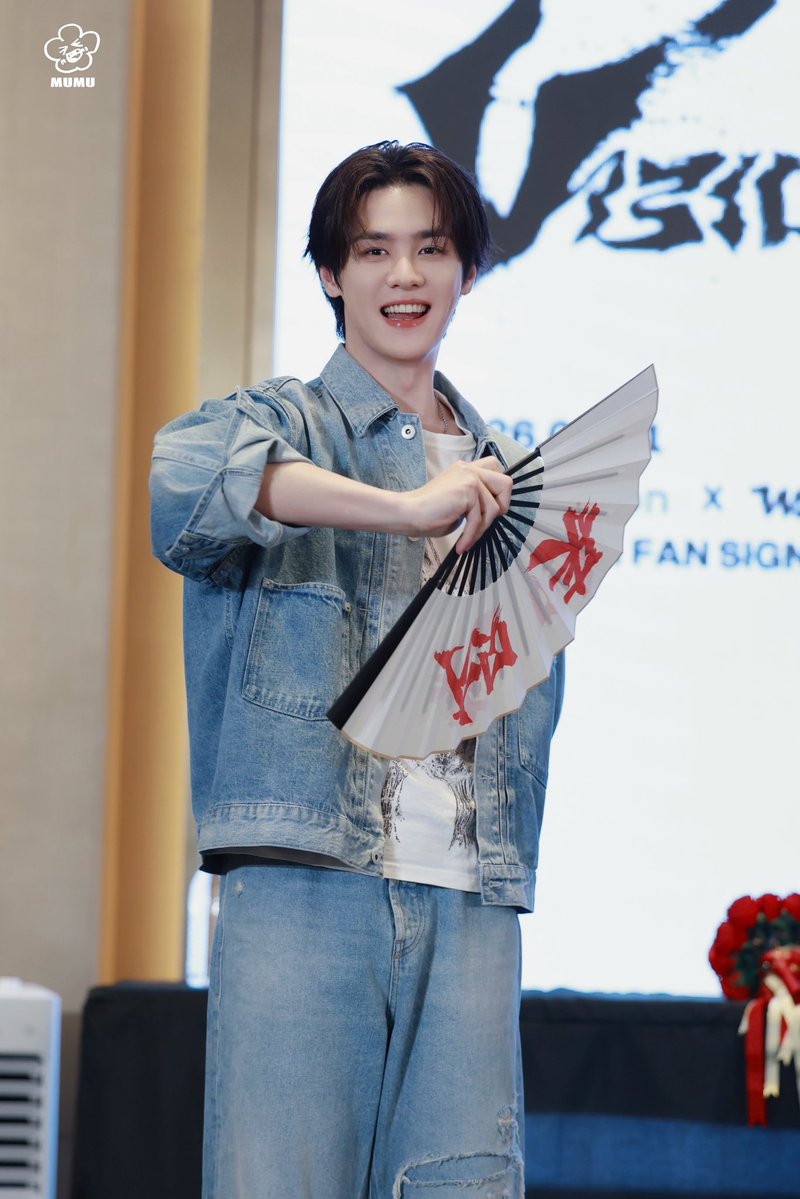 nuomunuomu0101's tweet photo. 「20260811   鸢 (Vision Wings) KMS上海线下签售DAY1」#KUN #钱锟 #쿤 #WayV #威神V
#クン https://t.co/6ylKSK7RXW