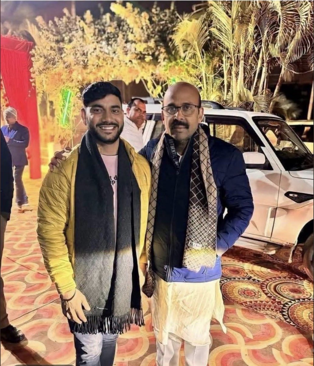 drpatthrachary's tweet photo. यह उत्तरप्रदेश के बस्ती जिले के बीजेपी के संगठन की हालत है पूरा जिला बीजेपी संगठन एक व्यक्ति का गुलाम हो चुका है 🤔

इस लिए नामित सभासद गांजा तस्कर भी हो सकता है 🤔
@ArvindSinghUp @aandolun @myogiadityanath @chidswami https://t.co/DFeTD0g8df