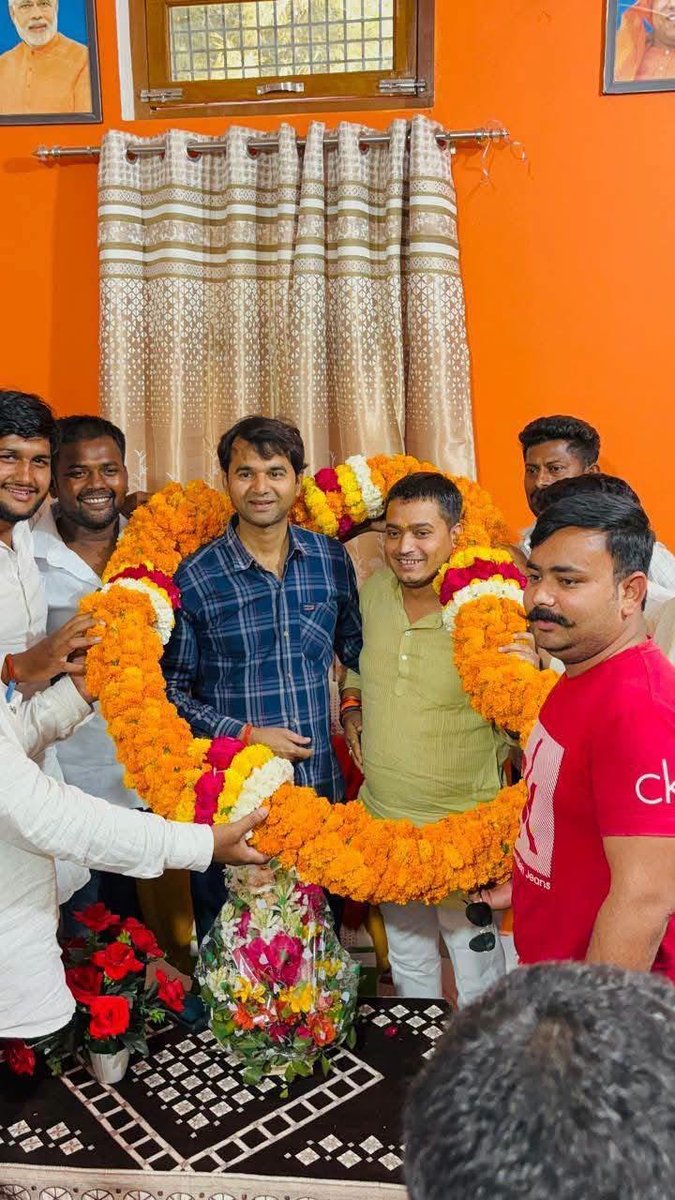 drpatthrachary's tweet photo. यह उत्तरप्रदेश के बस्ती जिले के बीजेपी के संगठन की हालत है पूरा जिला बीजेपी संगठन एक व्यक्ति का गुलाम हो चुका है 🤔

इस लिए नामित सभासद गांजा तस्कर भी हो सकता है 🤔
@ArvindSinghUp @aandolun @myogiadityanath @chidswami https://t.co/DFeTD0g8df