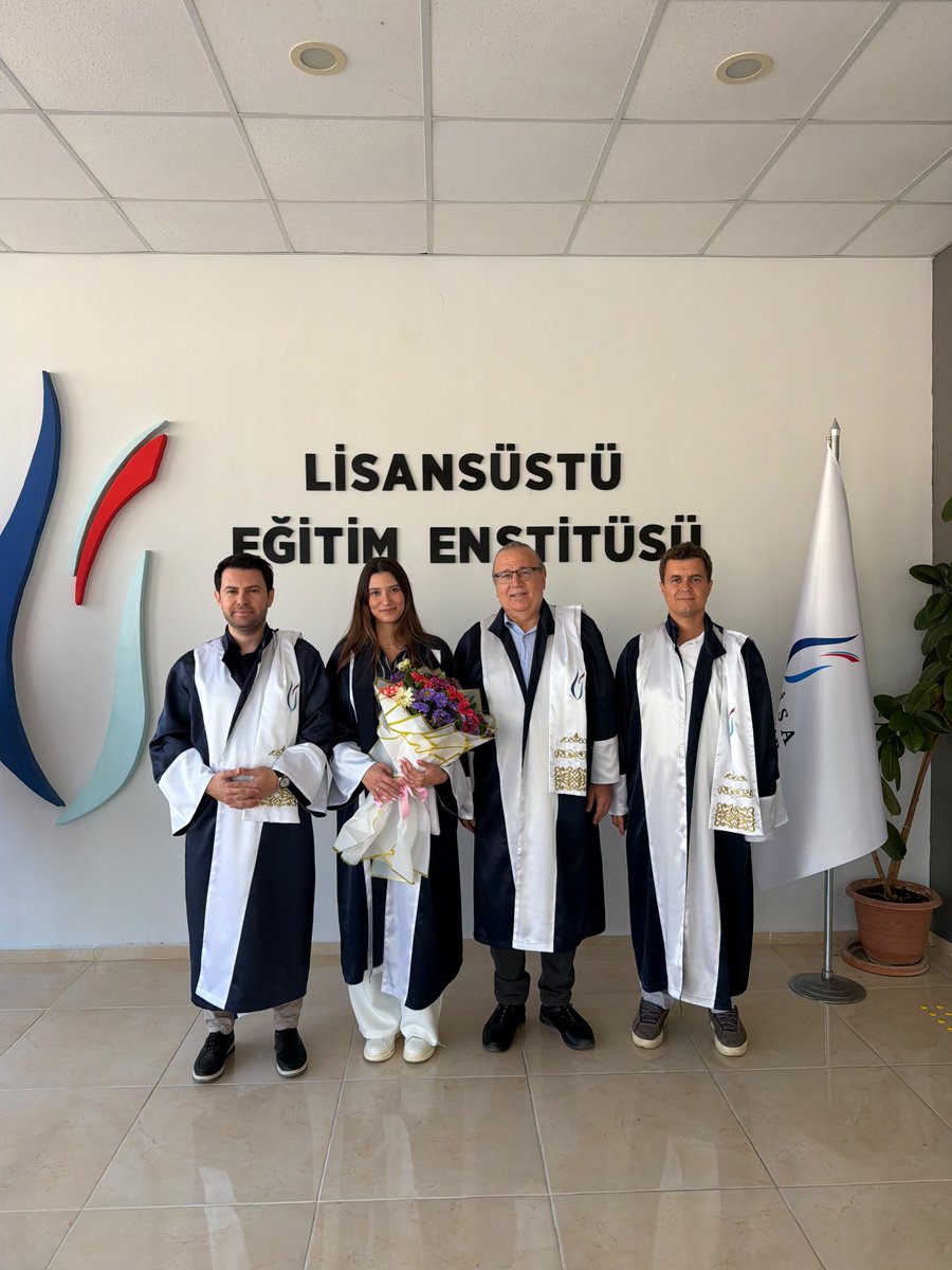 drenesakpinar's tweet photo. 📍MCBÜ

Yüksek lisans tez savunmasında jüri üyesi olarak yer almaktan memnuniyet duydum.

Tezini başarıyla savunan öğrencimiz Ecesu'yu ve danışman hocasını emeklerinden dolayı tebrik ediyor; akademik ve mesleki yaşamında başarılarının devamını diliyorum.

#Lojistik
#MCBÜ https://t.co/Sbkv0PHP1x