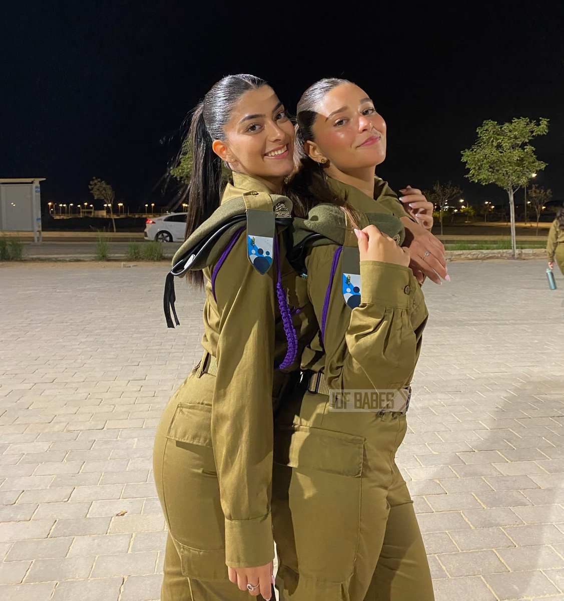 IDFBabes's tweet photo. Your favorite adjutants say good evening 😊 https://t.co/wkZ31627Se