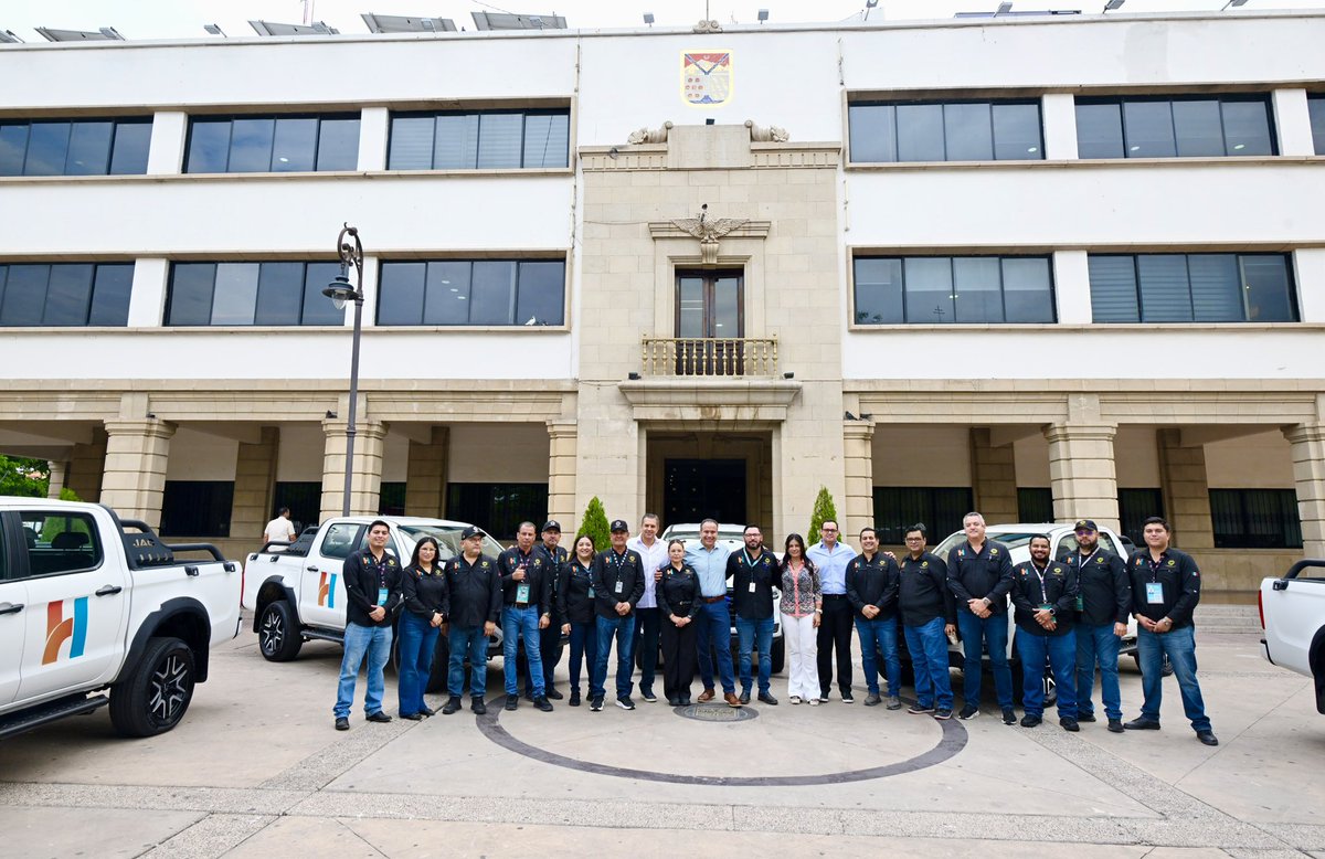 tonoastiazaran's tweet photo. ¡Más herramientas para cuidar Hermosillo! ⚡🛻

Entregamos 5 nuevas unidades eléctricas a Protección Civil, para fortalecer su trabajo y, al mismo tiempo, ahorrar combustible. Una inversión para seguir modernizando nuestro Gobierno y respaldando a quienes están siempre listos para servir. 

¡En trabajo continúa para proteger a las familias hermosillenses! 🙌

#TransformandoHermosillo