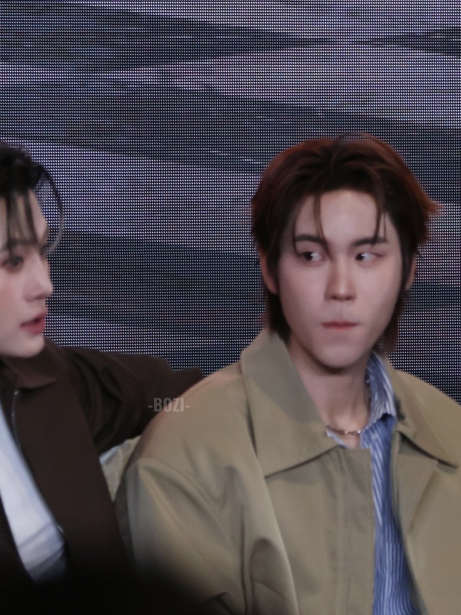Bozi_4's tweet photo. 虽然虚焦但是太可爱了还是想分享🤣
@Prem_space

#GMMTVFanFestinMacau2026 
#BounPrem #prem_space https://t.co/W34RkiI4bA