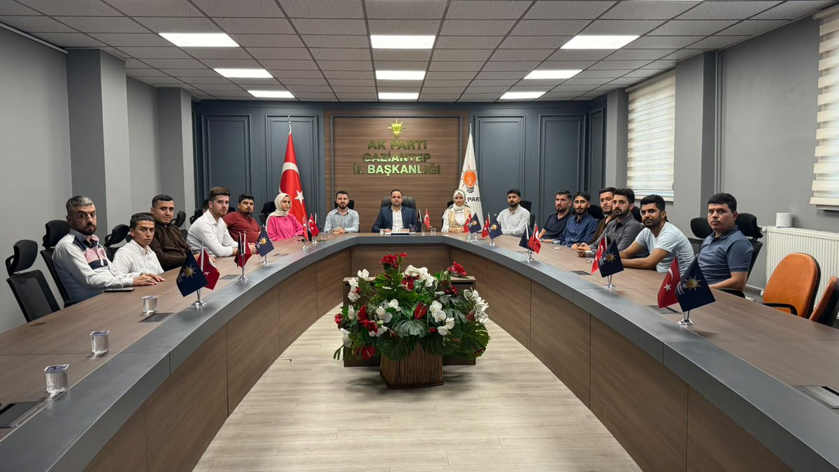 BurakBakar277's tweet photo. AK Parti Gaziantep Gençlik Kolları Bilgi ve İletişim Teknolojileri Birimi olarak, AK Parti Gençlik Kolları Genel Başkan Yardımcımız, Bilgi ve İletişim Teknolojileri Başkanımız Sn. Av. Muhammed Emin Çelik’in Zoom üzerinden katılımıyla birim toplantımızı gerçekleştirdik.

📍 14 Ağustos’ta Ankara Millet Bahçesi’nde gerçekleştireceğimiz AK Parti’mizin 25. Yıl Özel Mitingi kapsamında yapılacak çalışmalar üzerine istişarelerde bulunarak fikir alışverişinde bulunduk.

Toplantımızın teşkilatımız, şehrimiz ve davamız adına hayırlara vesile olmasını diliyorum.

Cumhurbaşkanımız ve Genel Başkanımız Sayın Recep Tayyip Erdoğan’ın izinde; durmak yok, yola devam! 🇹🇷

#AKParti #AKGençlik #Gaziantep #BilgiİletişimTeknolojileri #25Yıl #YolaDevam