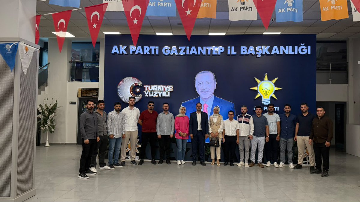BurakBakar277's tweet photo. AK Parti Gaziantep Gençlik Kolları Bilgi ve İletişim Teknolojileri Birimi olarak, AK Parti Gençlik Kolları Genel Başkan Yardımcımız, Bilgi ve İletişim Teknolojileri Başkanımız Sn. Av. Muhammed Emin Çelik’in Zoom üzerinden katılımıyla birim toplantımızı gerçekleştirdik.

📍 14 Ağustos’ta Ankara Millet Bahçesi’nde gerçekleştireceğimiz AK Parti’mizin 25. Yıl Özel Mitingi kapsamında yapılacak çalışmalar üzerine istişarelerde bulunarak fikir alışverişinde bulunduk.

Toplantımızın teşkilatımız, şehrimiz ve davamız adına hayırlara vesile olmasını diliyorum.

Cumhurbaşkanımız ve Genel Başkanımız Sayın Recep Tayyip Erdoğan’ın izinde; durmak yok, yola devam! 🇹🇷

#AKParti #AKGençlik #Gaziantep #BilgiİletişimTeknolojileri #25Yıl #YolaDevam