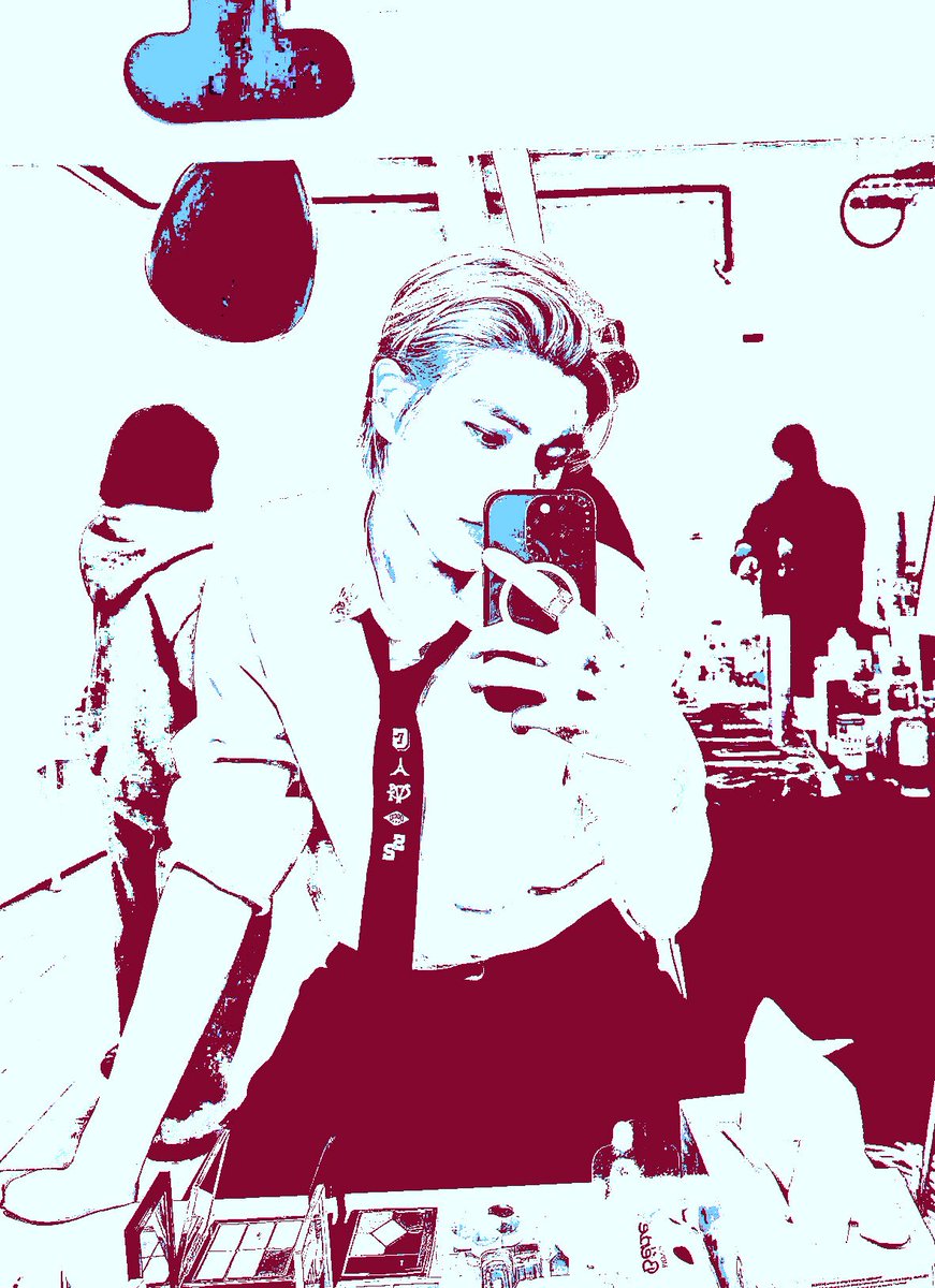 b4strdmp3's tweet photo. @mojoxsellum isn’t it so hot? https://t.co/GMQgNZdMp5