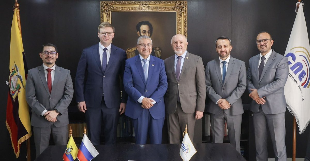 cnegobec's tweet photo. #CNEInforma 🇷🇺🫱🏽‍🫲🏼🇪🇨

El presidente del CNE, José Cabrera Zurita, @jr_cabreraz, recibió la visita protocolar del embajador de la Federación de Rusia, @RusEmb_Ecuador, Vladimir Sprinchan, con el fin de fortalecer la cooperación conjunta en materia electoral y conocer los avances de las #Elecciones2027Ec y #ElecciónCPCCS2027. 🗳️