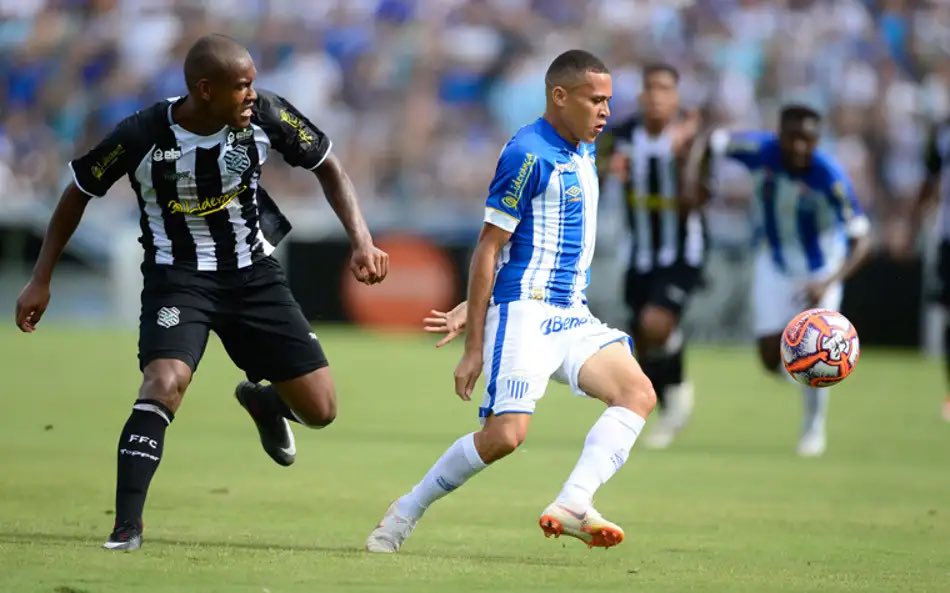 afc_didico's tweet photo. @gustavowillamil @afcjoaoo sou muito fã do avai jogar de branco no scarpelli. quando joga de listrado perde po. 2022, 2019, 2016, 2015 https://t.co/lOQ7ygI9oB