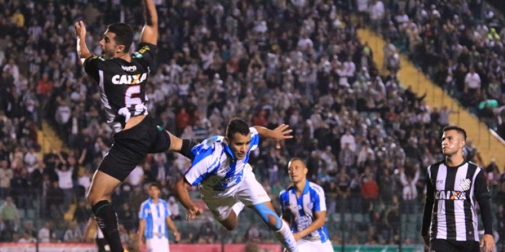 afc_didico's tweet photo. @gustavowillamil @afcjoaoo sou muito fã do avai jogar de branco no scarpelli. quando joga de listrado perde po. 2022, 2019, 2016, 2015 https://t.co/lOQ7ygI9oB