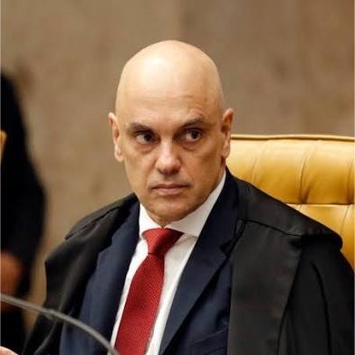 Delateinews's tweet photo. ⚠️URGENTE: Moraes determina busca e apreensão contra ex-secretário apontado como fonte de jornalista que publicou reportagens sobre uso de carros oficiais por Flávio Dino https://t.co/llr4pZvCOm