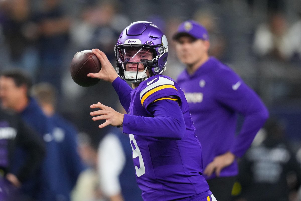 PFF's tweet photo. Lowest accuracy % in 2025
(min. 200 attempts)

JJ McCarthy                 51.7%
Michael Penix Jr        51.9%
Baker Mayfield           56.2%
Marcus Mariota          56.2% https://t.co/F4aeAS450u