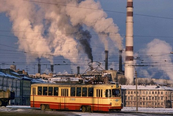 eastblocvisuals's tweet photo. Leningrad, USSR, 1983. https://t.co/iH3hPsJDWo