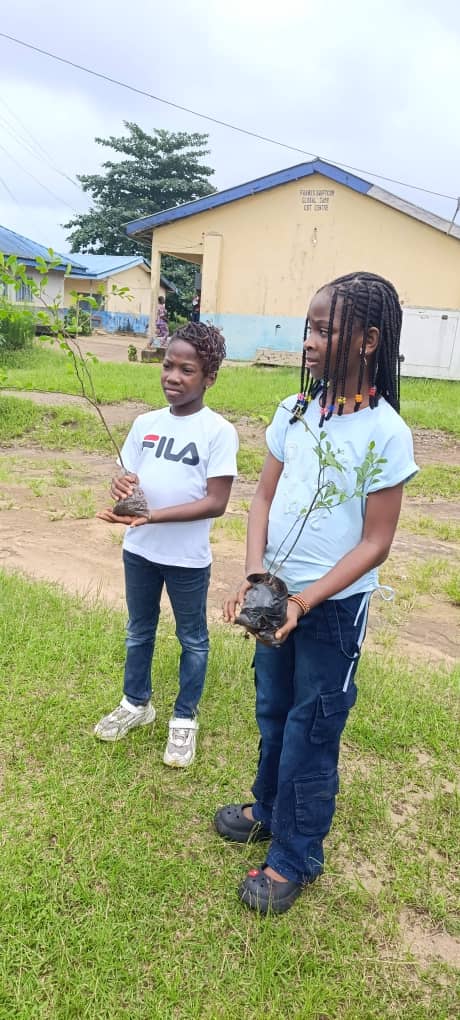 greencode12's tweet photo. Here are moments from our Trees4Humanity Campaign activities in Cross River Celebrating our founders day (7th August).
Proof that meaningful change begins with simple actions and grows through collective effort. https://t.co/VLIM78FLT3