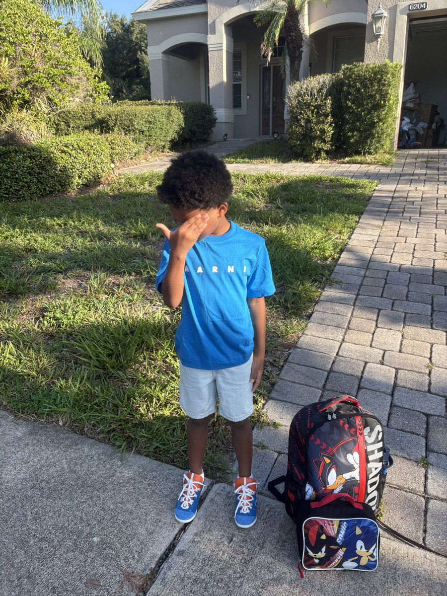 robidabarbie's tweet photo. First Day #1stGrade ✏️ 📓😍🔥🔥🔥 https://t.co/R6lFJ0axtM
