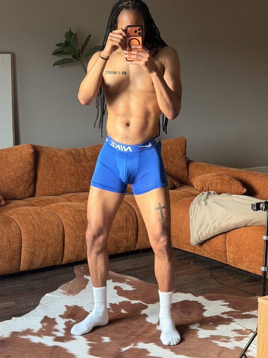 TooooSlim's tweet photo. Before and after Leg day https://t.co/D8Piet2pHK