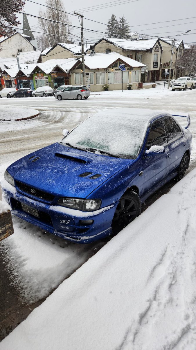 renapiermarini's tweet photo. Miren lo que me manda un amigo de Bariloche. No se me ocurre mejor auto para este clima https://t.co/hpNioWLVYg