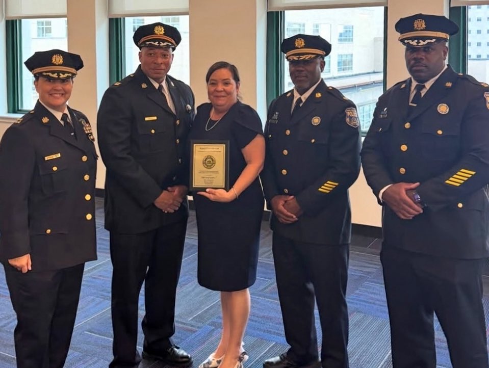 PPD39Dist's tweet photo. Congratulations to Jeanine Glasgow, Executive Director of the Juvenile Justice Center, and Melany Nelson, Executive Director of Northwest Victim Services, on receiving the Commissioner's Community Partnership Award! 💙🏆👏 https://t.co/K0XuZQrLnu